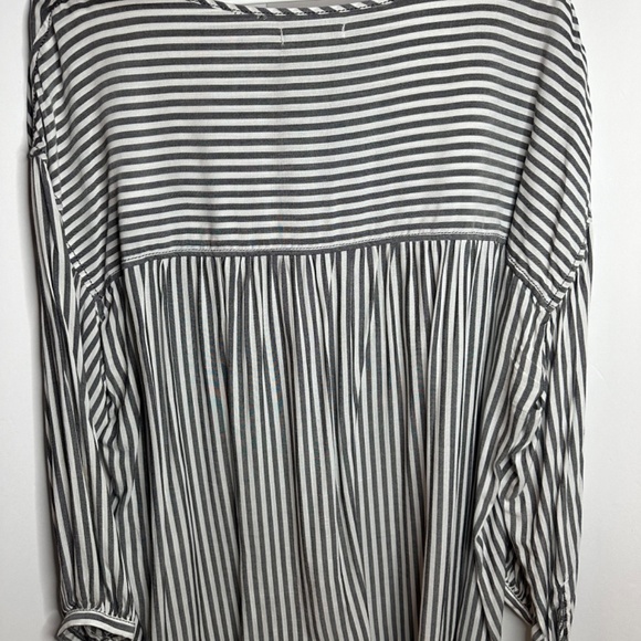 Max Studio Blouse - Picture 2 of 2